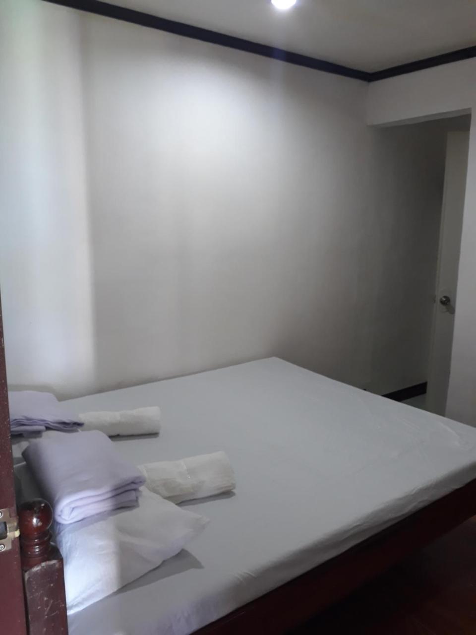 Adrian Travellers Inn Эль-Нидо Экстерьер фото