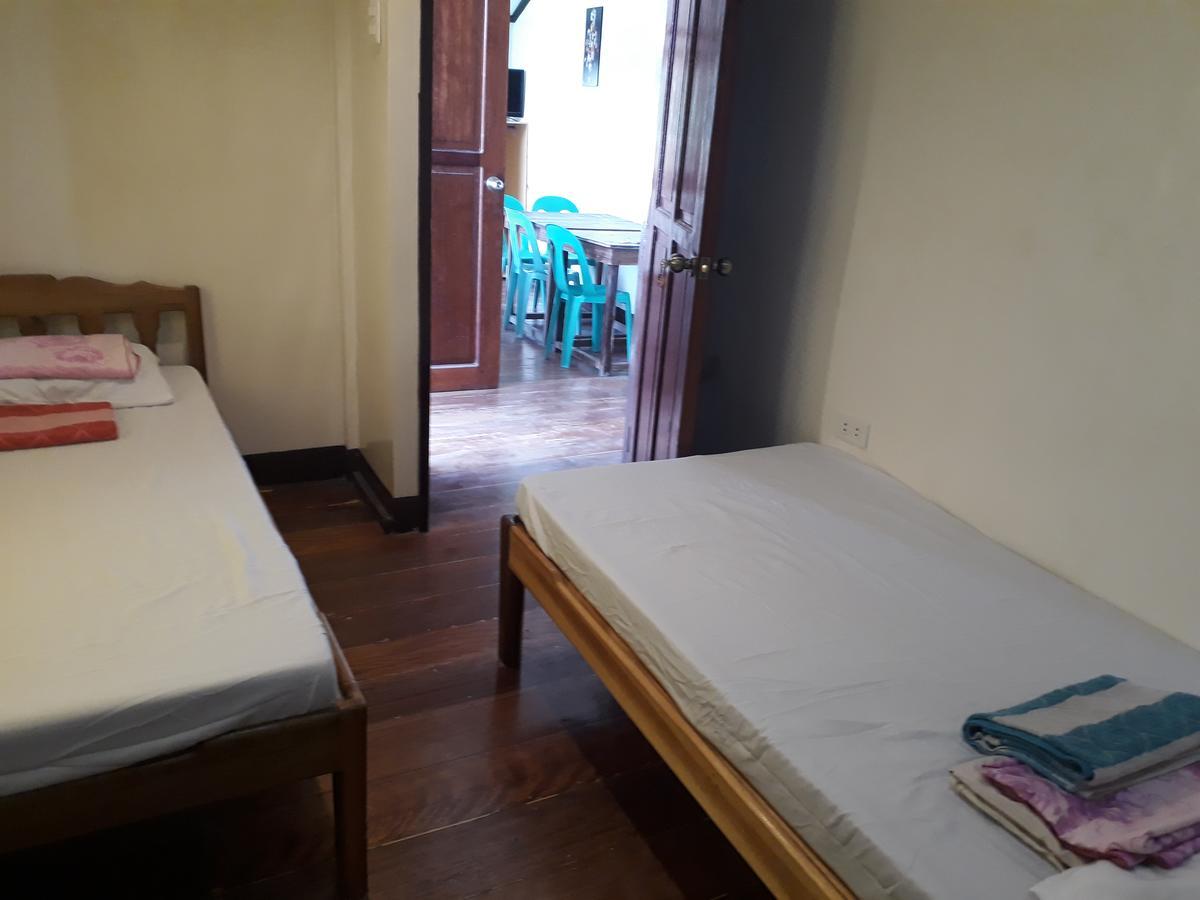 Adrian Travellers Inn Эль-Нидо Экстерьер фото