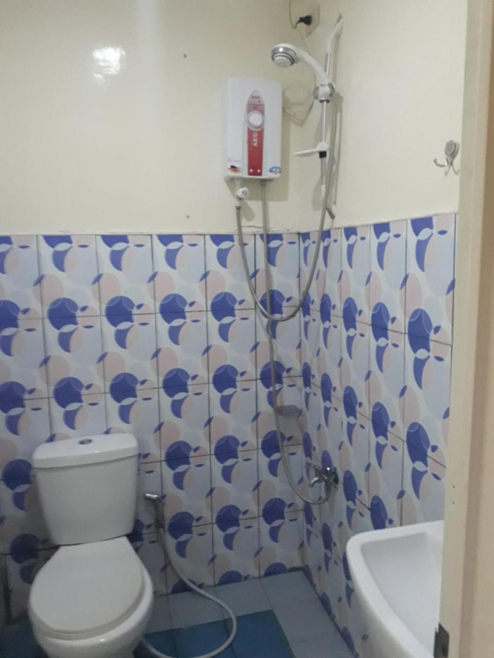 Adrian Travellers Inn Эль-Нидо Экстерьер фото